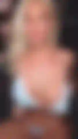 Preview- você me ama fodendo e espalhando meu corpo rosa em forma de bucetinha.