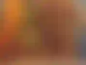 Lubrificando o bumbum para bronzear.