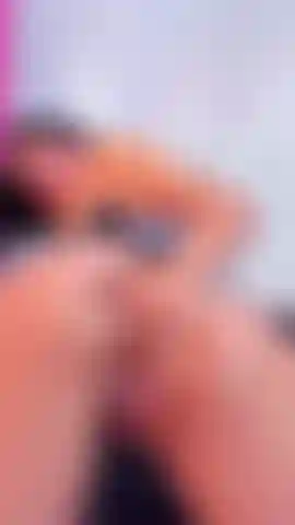 Não consigo parar de me tocar, pensando em como adoraria que você estivesse aqui fazendo isso por mim.