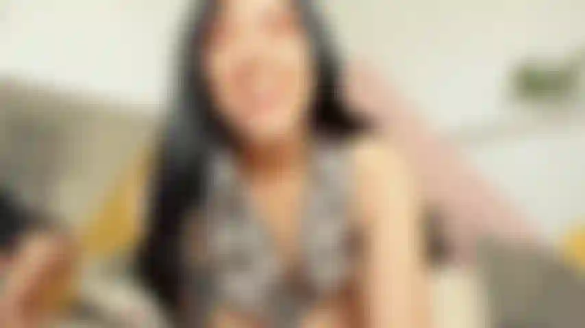 Cavalgando vibrador profundamente.