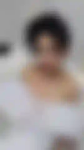 Banho quente: escorregadia, molhada e esperando por você.