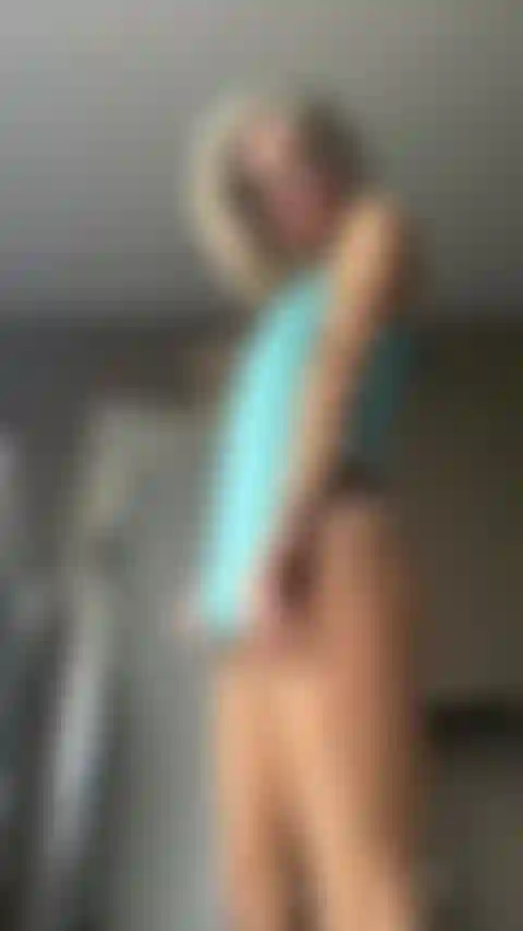 Booty abalado com final nu.