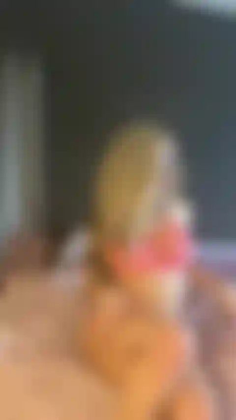 Colocando meia-calça xo.