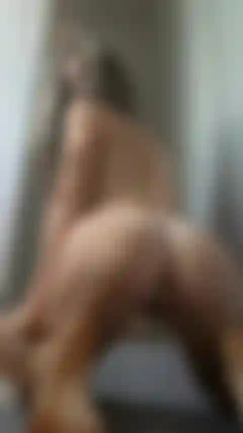 Pingando da minha bunda.