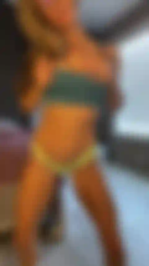 Striptease e alguns peitos.