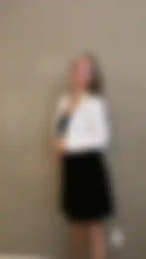 Relaxando, cavalgando depois do trabalho.