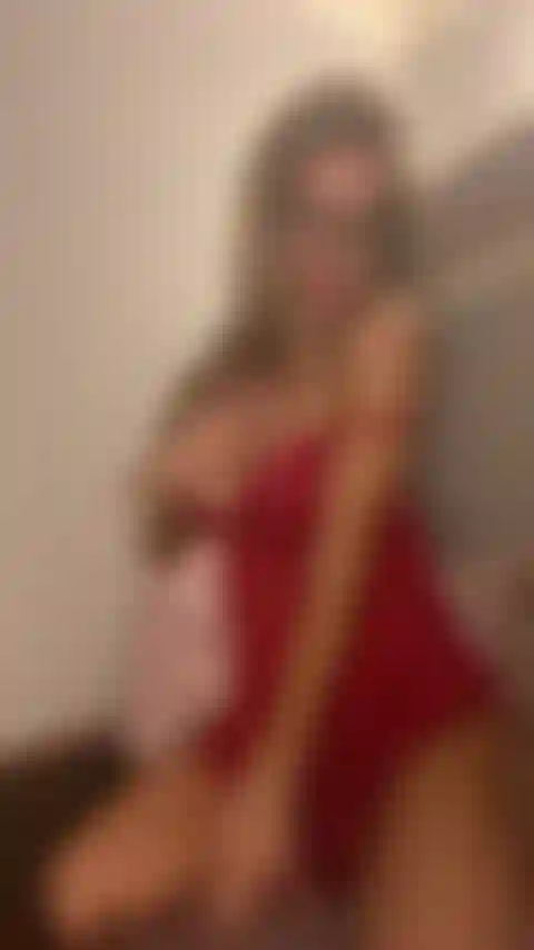 Esse vibrador fica enorme na minha bucetinha apertada.