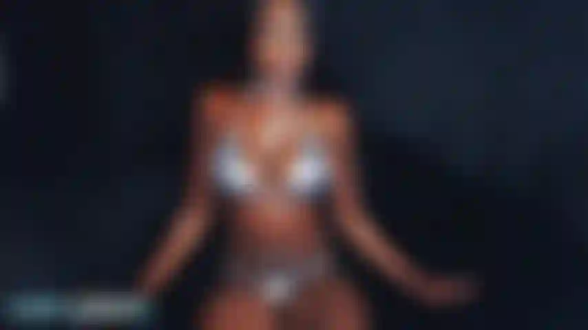 É dia cinco! Você não está doendo para gozar? Sua carga não pareceria quente pingando de meus seios? Ainda não! Continue acariciando. Ainda quero mais $$ de você. Pegue esse pau duro e ordenhe-o para sua deusa.