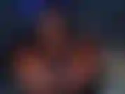 Sei que você quer dar prazer à sua linda deusa negra e aos meus buracos apertados, mas você não é bom o suficiente para isso, branquelo! Tudo o que você tem é aquele pedacinho de carne entre minha buceta e meu cu.