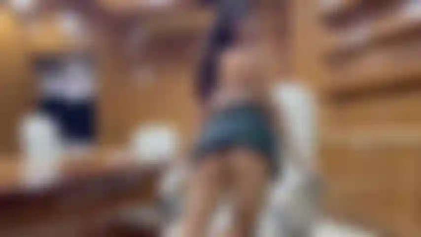 Tesão na sala do diretor.