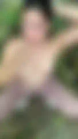 My body speaks, my gaze provokes… and you decide how far you want to go
