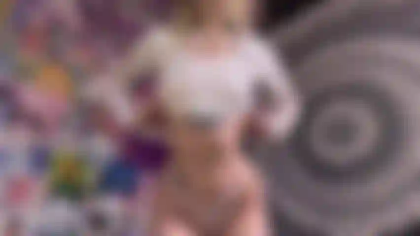 Toques lentos através de calcinhas de seda... Quão molhada posso ficar sem me despir?