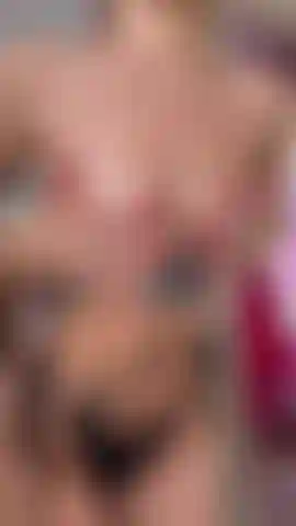 Escorregando em óleo: show completo de 19 min 19 minutos de puro prazer sensorial reluzente. Veja minha pele brilhar enquanto cubro cada curva com óleo quente e escorregadio. Sensual, lento e completamente sem censura do início ao fim. Aproveite cada gota...
