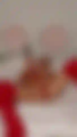 Amarrada com um gancho anal.