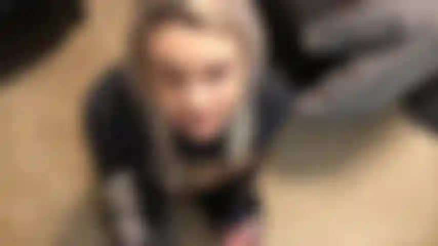 Se você adora peitos grandes saltando na sua cara esse vídeo é para você! Veja como eu levo minha bucetinha apertada socada pela frente e por trás com meus peitos grandes saltando para cima e para baixo, eu chupo seu pau e monto nele, ele sopra sua carga em cima de mim.