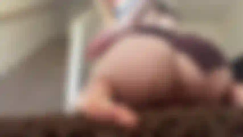 Cowgirl reversa no chão.