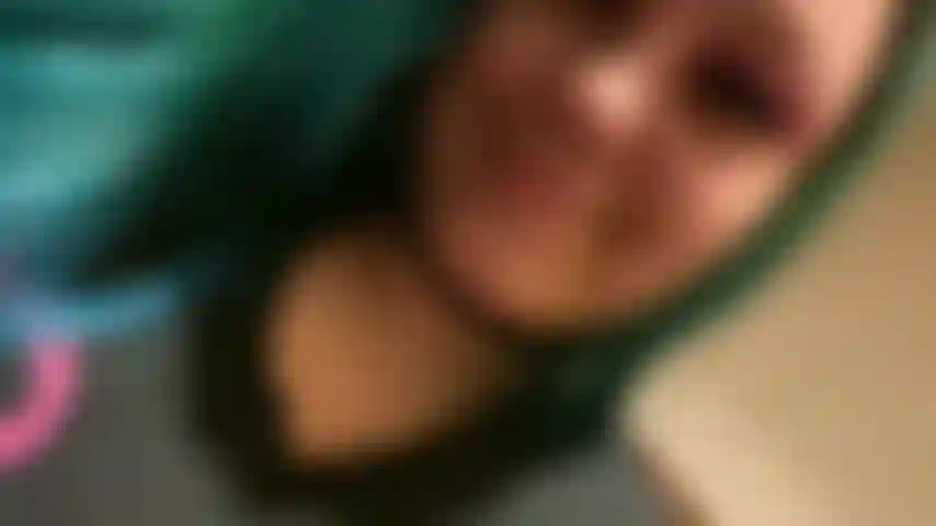 Sua namorada gótica se tocando no cinema.