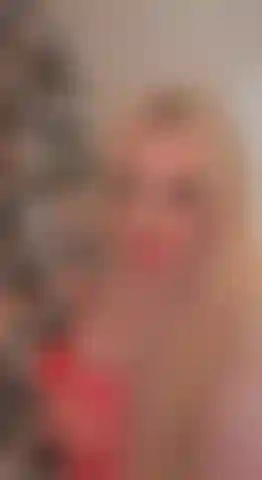 Super Hot MILF Barbi Bentley wants to get fucked under the Xmas tree. Hot festive dildo show with lots of verbal.