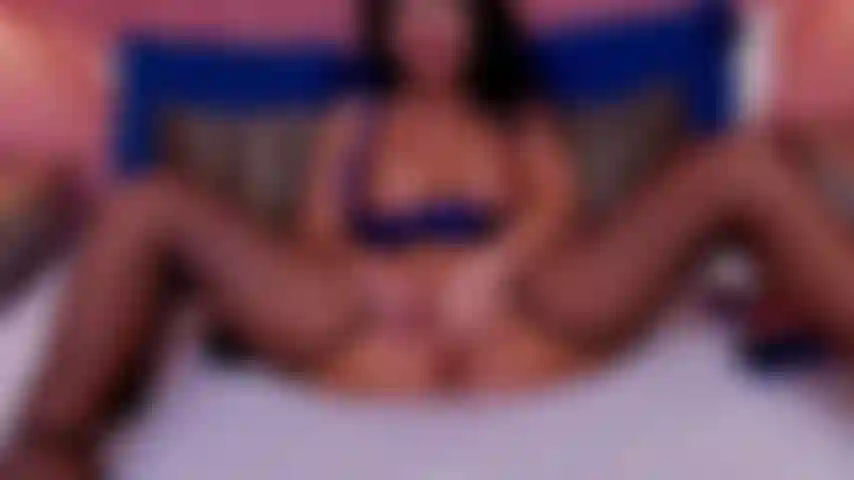 Dedilhando minha boceta molhada.