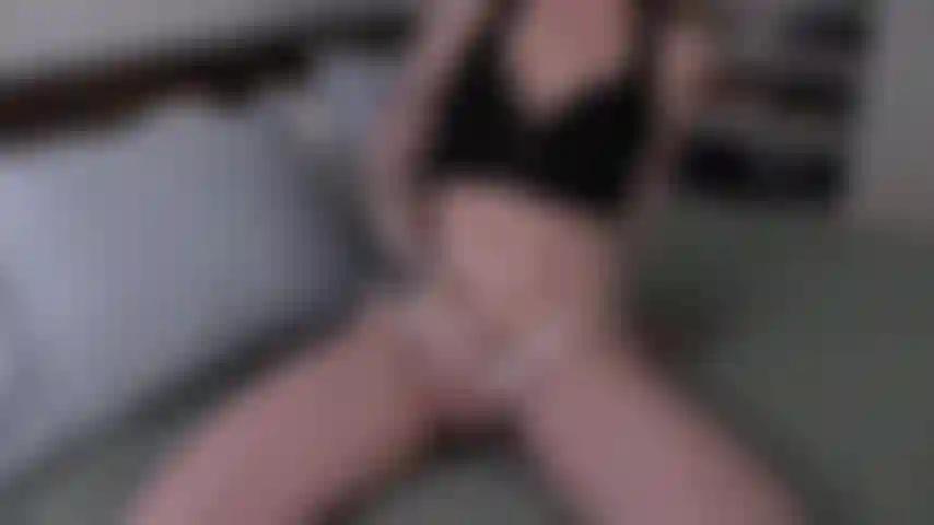 Cuspindo e gozando.
