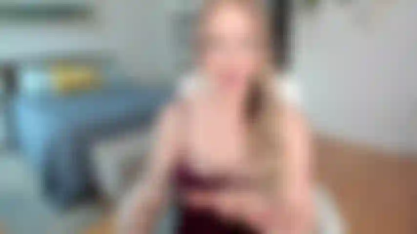 A tia adotiva te encontra cheirando calcinha.