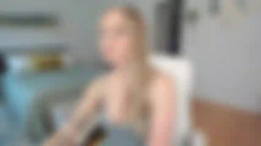 Que gosta de masturbar os peitos da minha cunhada.