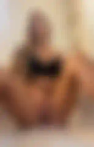 Buceta fodendo e esguichando! Você sabe que vou ficar bagunçada quando estiver na banheira (;.