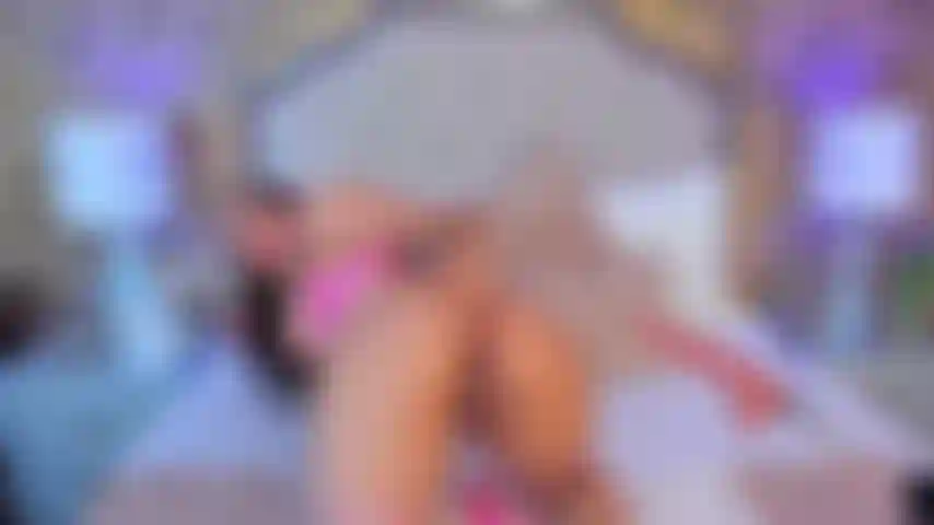 Essa bunda gostosa vai te deixar com tesão, deslize seu pau para dentro, você não vai querer parar de foder, eu sei que você sentiu falta dele, venha e exploda nessa bunda apertada.