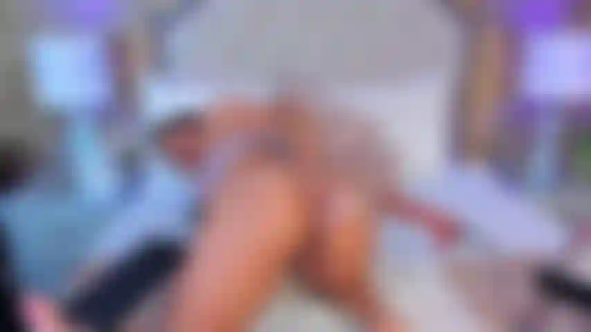 Venha me ver gozando pensando no seu pau.