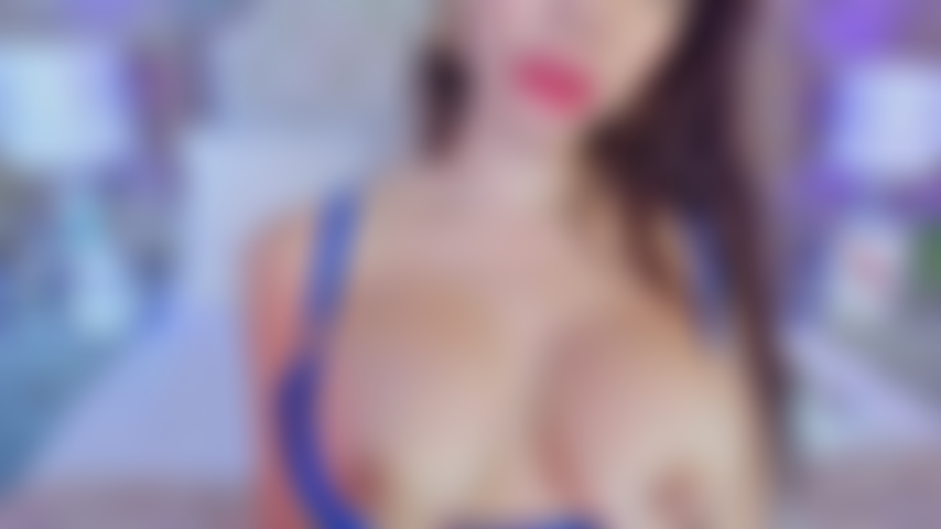 Meus peitos grandes na sua cara, o calor é tão grande que seu pau vai ficar tão duro que eu gosto e isso me deixa excitada, pronta para você me foder.