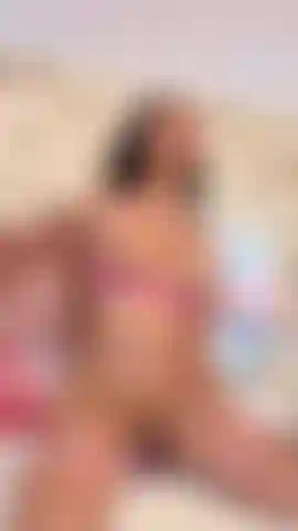 Minhas pernas tremem, sua pele contra a minha, e eu perco o controle enquanto pulo em você.