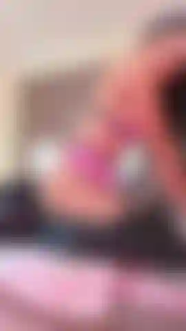 Eu monto seu pau, baby, vejo como minha bunda grande e gorda salta em seu pau.