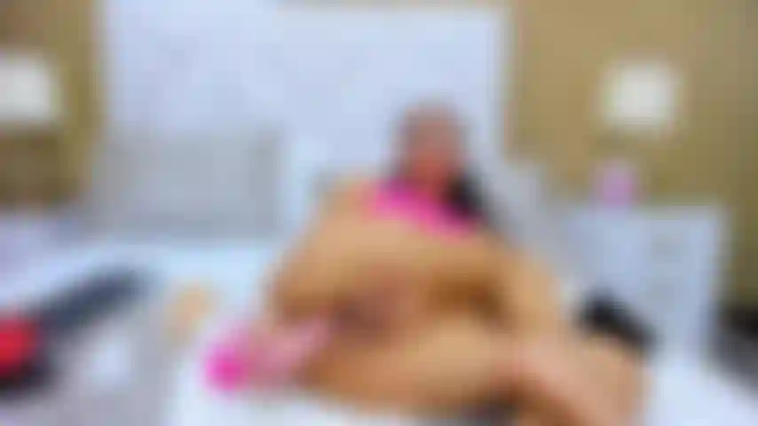 Foda minha bunda com seu pau de 24cm.