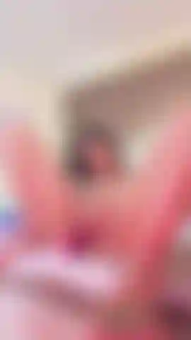 Fiquei com a bucetinha bem cremosa, lambo e faço bebê com tesão.