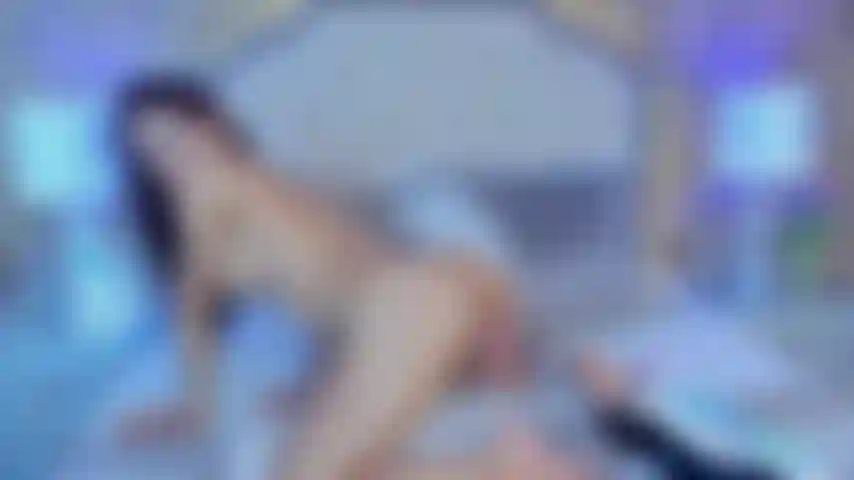 Minha bunda apertada, tão molhada e lubrificada, quando você a penetra com seu pau, deixa ele ir fundo, até o fim, sentir tudo dentro me faz explodir.