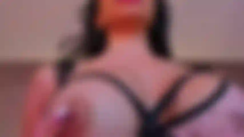 Estou pegando fogo pelo seu pau vamos fazer de hoje um momento único enquanto você aproveita as partes mais íntimas do meu corpo e me implora por mais e mais.