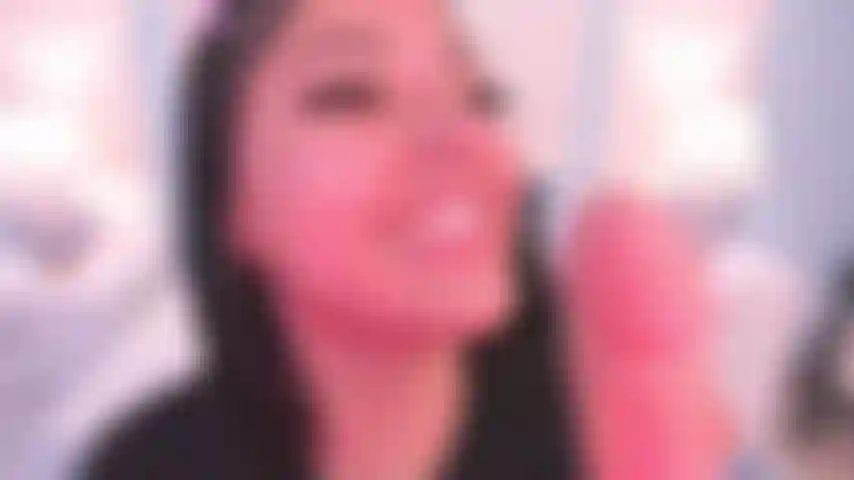 Adoro dar um boquete molhado e super sujo no seu pau.