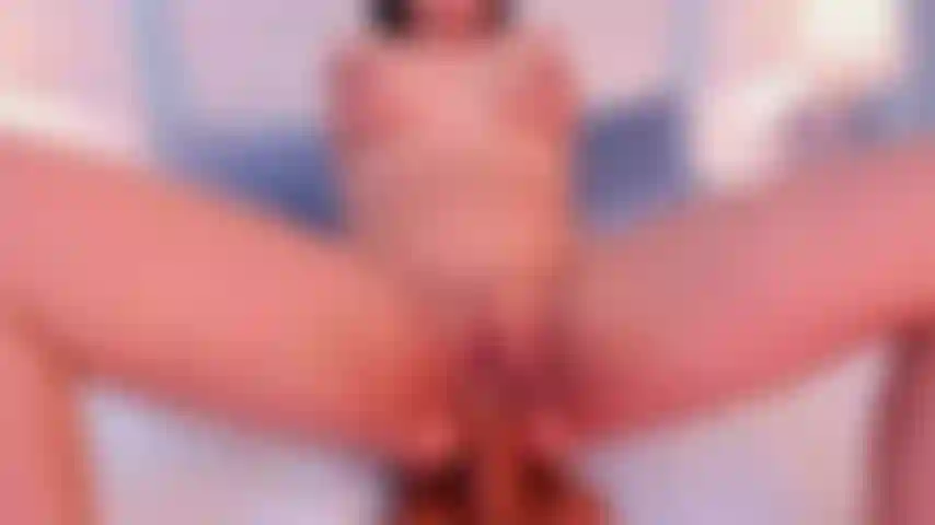 Enquanto monto seu pau meus peitos balançam quando faço isso.