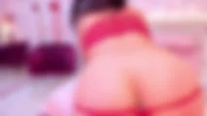 Balançando a bunda até ficar tão excitada que me bato até ficar com a bunda vermelha.