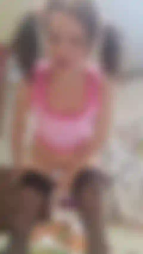 Garota sacoleira para o mal.