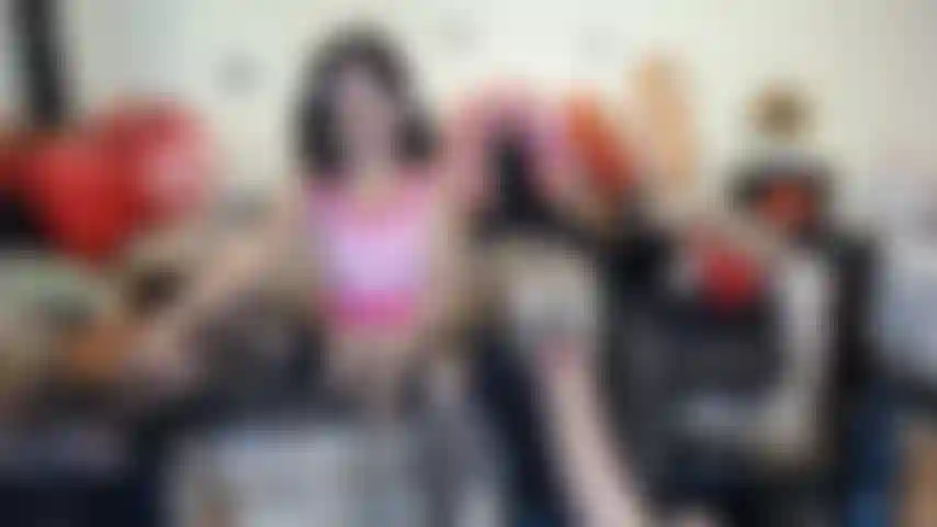 A mesma coisa que eu, menina má.