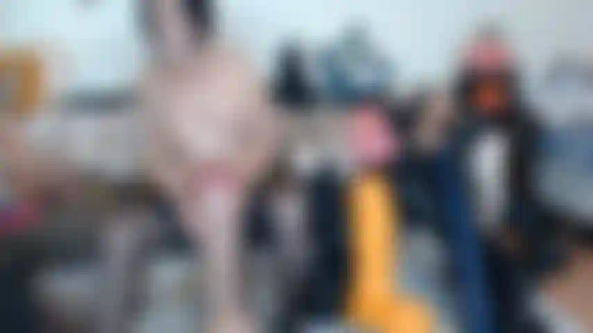 Boris rasga minha buceta.