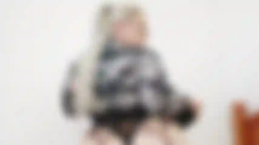 Bunda gorda curvada e agitada.