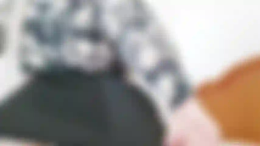 52 Bunda grande em saia curta e meias.