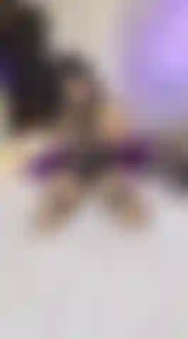 Cavalgando seu pau com meus peitos para fora.