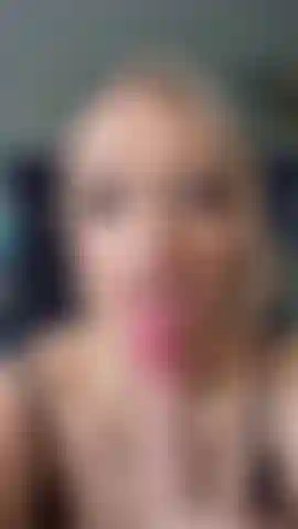 Veja-me brincar com um dildo na minha buceta apertada e molhada.