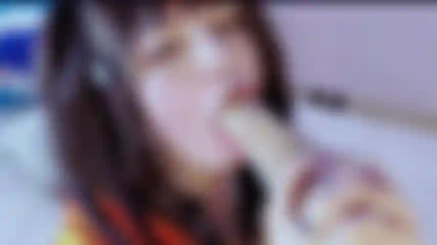 Minha saliva no seu pau e sua gozada na minha boca.