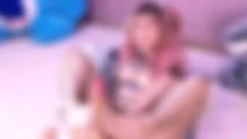 Entra na minha buceta encharcada e fode-me sem controlo 🍑.