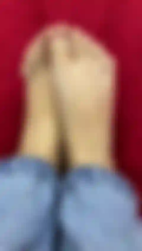 Meus pés sexy para você.