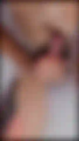 Me masturbo até explodir de prazer.